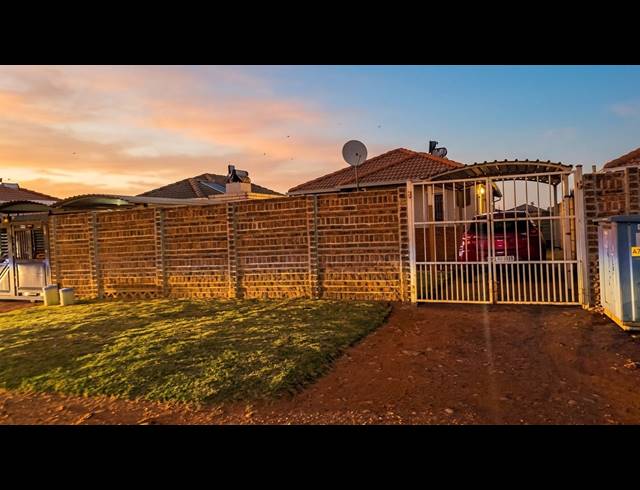 3 BEDROOM FREEHOLD FOR SALE IN SKY CITY